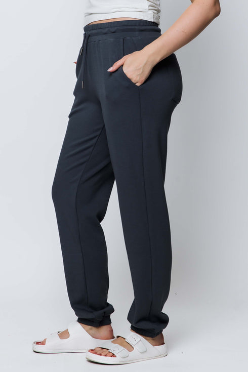 Woman wearing dark gray luxe fleece cuffed sweatpants